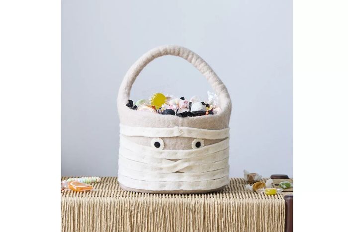 mummy treat basket