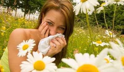 Pollen-Allergies-Sneeze-600