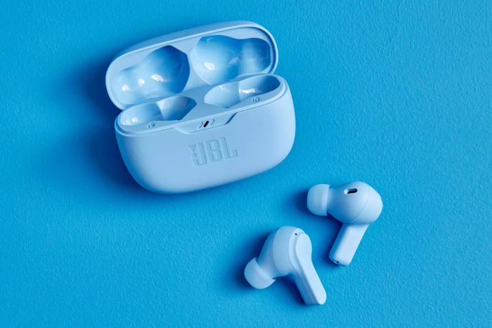cleaning earbuds