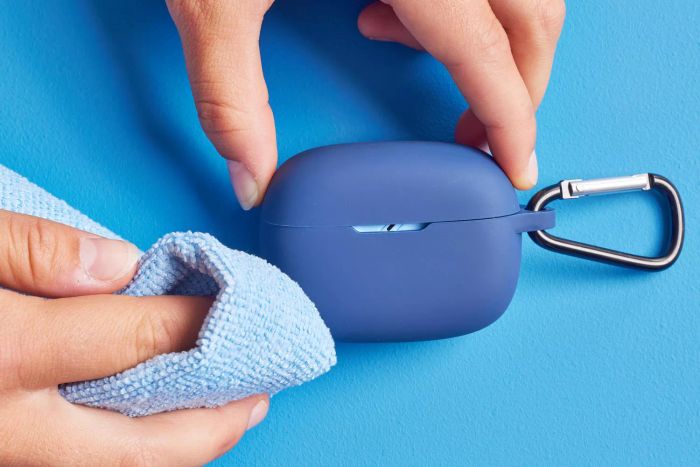 cleaning earbuds