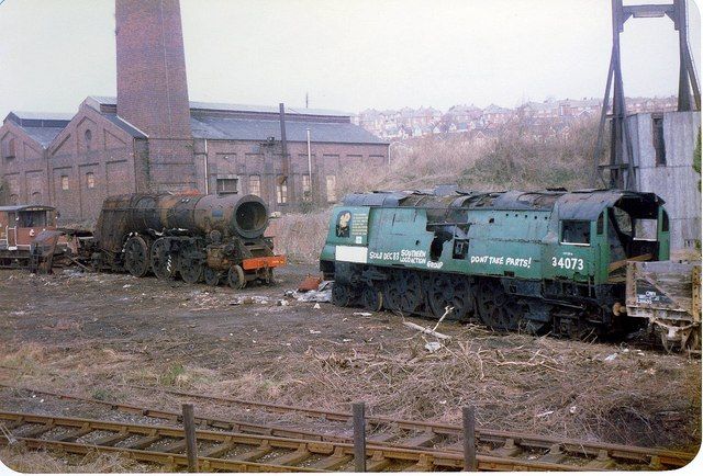 Bulleid_Pacific_locomotives_at_Woodhams_Scrapyard_Barry