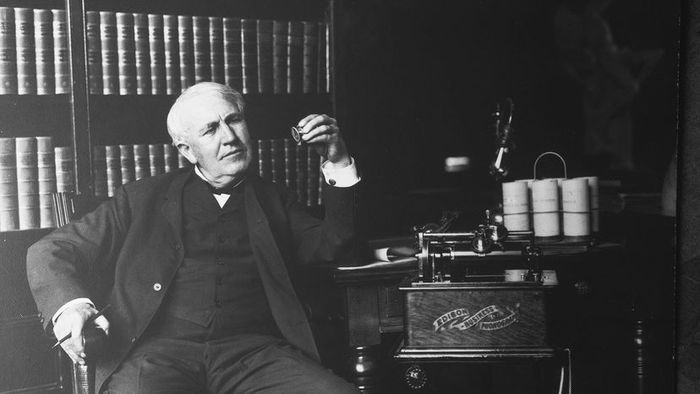 Thomas Alva Edison stands with the Edison Business Phonograph