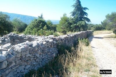 800Px-Mur De La Peste