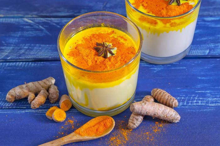 Golden milk is crafted using a base of milk, a blend of warming spices like cinnamon and ginger, and a touch of natural sweeteners such as maple syrup or honey. The star ingredient that gives it its vibrant golden hue is turmeric, renowned for its anti-inflammatory and digestive benefits in Ayurvedic traditions.