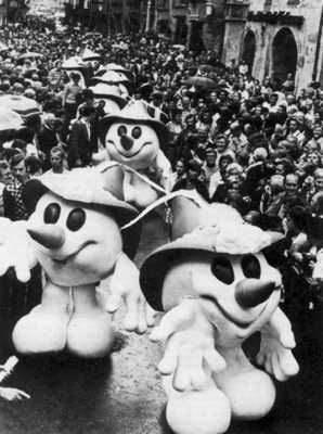 Innsbruck 1976: When the city of Innsbruck, Austria, hosted the 1976 Winter Olympics, they needed a mascot that could represent both their country and the cold-weather spirit of the Games. What they came up with was Schneeman, a quirky, short snowman wearing a Tyrolean cowboy hat. Known as the mascot of the ‘Games of Simplicity,’ Schneeman certainly fits the bill. But despite being a snowman, his design – which includes a torso-head hybrid and molded gloves and shoes – bears a striking resemblance to the M&M's mascots.