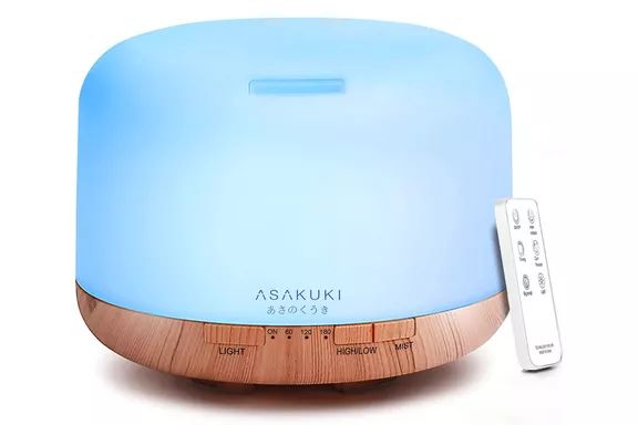 The Amazon ASAKUKI 500ml Premium Essential Oil Diffuser comes with a remote control, offering 5-in-1 functionality as an ultrasonic aromatherapy diffuser, fragrant oil humidifier, and vaporizer. It also features a timer and an auto-off function for convenience.
