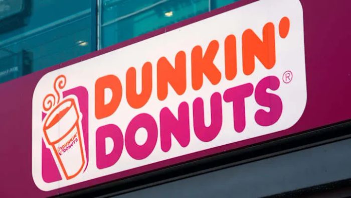 A number of Dunkin‘ stores are currently dealing with a lack of doughnuts.