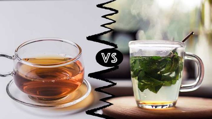 There’s a perfect moment for enjoying both black tea (on the left) and herbal tea (on the right).