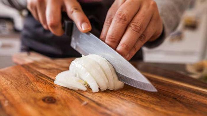 Slicing onions can be a hassle, but it doesn’t need to ruin your cooking experience.