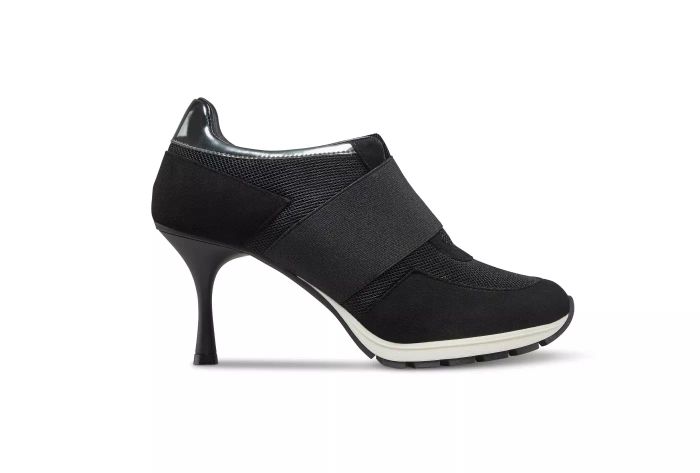 The Icon Sneex in sleek black