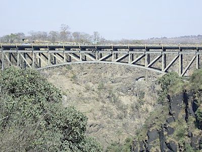 Bungee_jumping_from_the_Victoria_Falls_bridge.sized.jpg