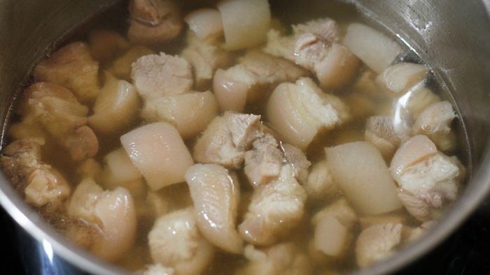 Ninh thịt khi nấu đông