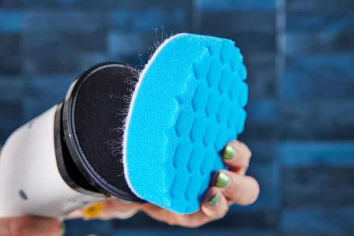 A close-up of a soft scrubbing pad attached to a Losuy Electric Spin Scrubber