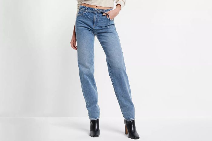 Mid-Rise Medium Wash Belted Baggy Tapered Jeans