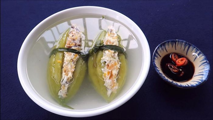 Thêm gia vị để món canh thêm đậm đà