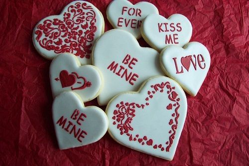 Nguồn gốc của ba ngày lễ tình nhân: Valentine 14/2, 14/3, và 14/4 cùng những hình ảnh đặc trưng 2.