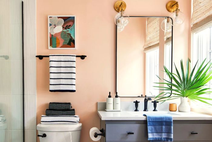 24 2nd-floor-3-2-gallery-rs-homemarketing-real-simple-home-2022-florida-bathroom copy-1