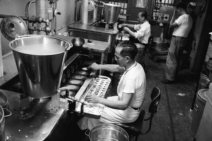 A machine producing fortune cookies in 1955.