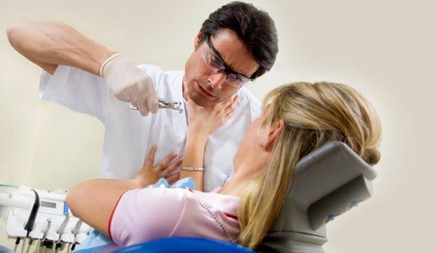 2c-stressed-dentist-105938459