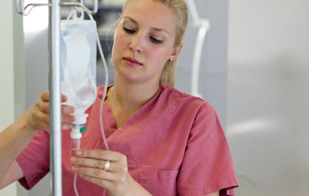 5a-iv-bag-nurse_20866098_SMALL