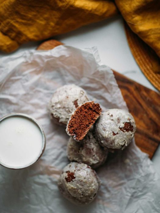 Russian spiced cookies paired with milk.