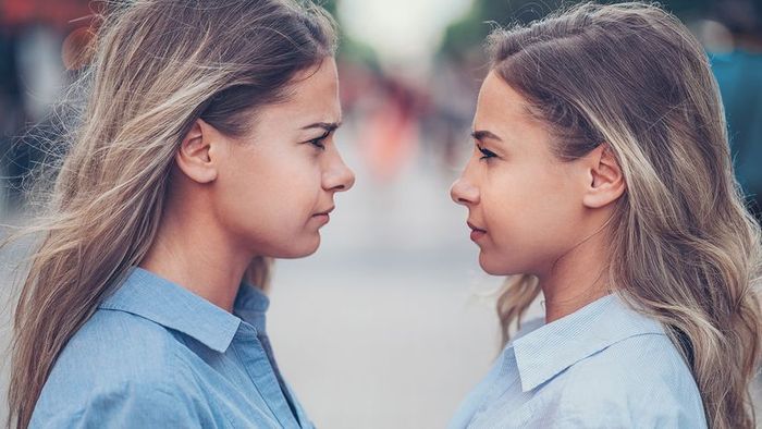 sister twins