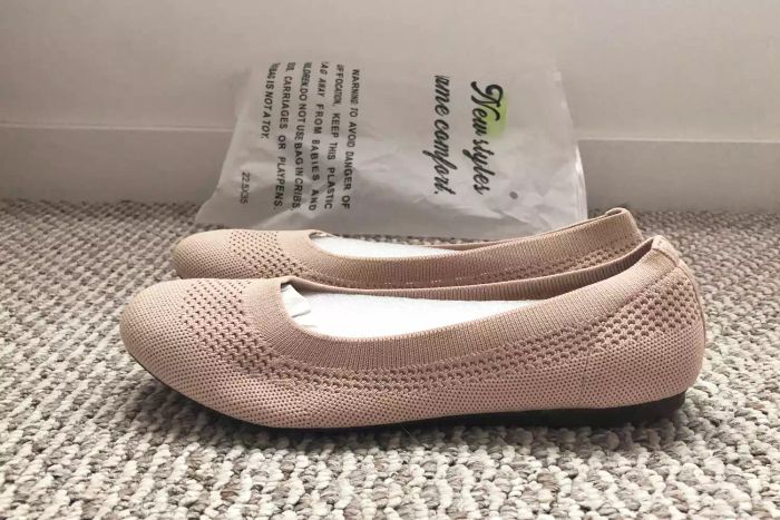 A side view of the Frank Mully Women’s Round Toe Ballet Flats