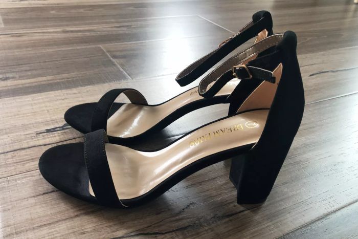 DREAM PAIRS Women's Chunk Low Heel Pump Sandals showcased on wooden flooring