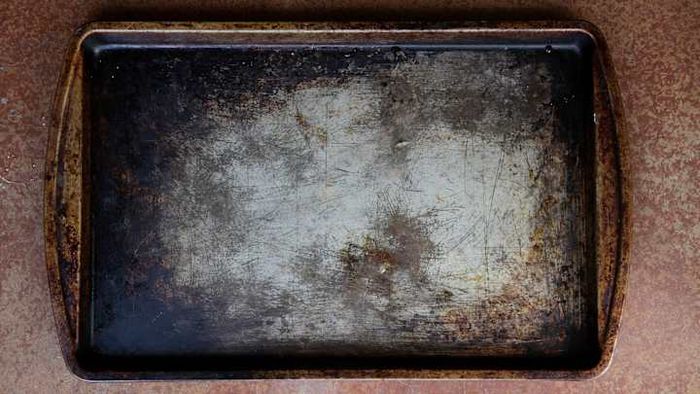 Never let a soiled baking sheet get the best of you.