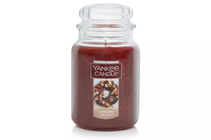 Yankee Candle Autumn Wreath Scented, Classic 22oz Large Jar Single Wick Aromatherapy Candle, Over 110 Hours of Burn Time, Fall Fragrance
