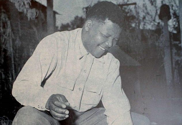 Mandela_burn_pass_1960