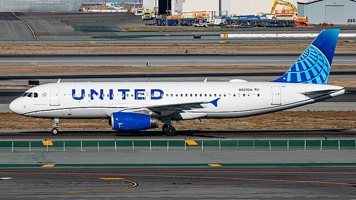 File:United Airlines A320 in the New Livery.jpg