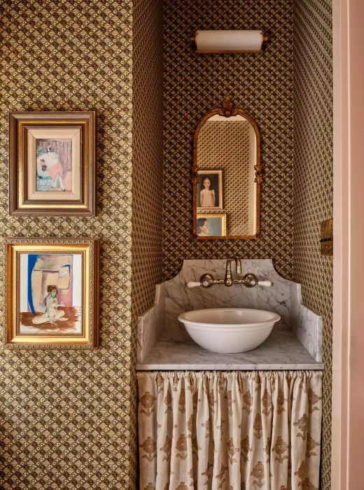 Multiple patterns in bathroom