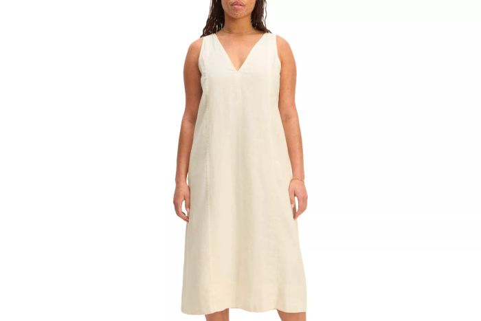The Everlane Linen V-Neck Midi Dress is a versatile piece, perfect for achieving a chic yet relaxed look.