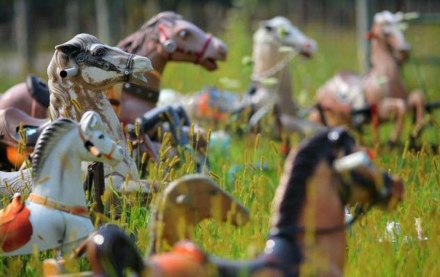 10-ponyhenge