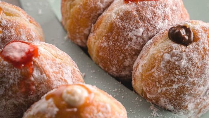 Italian Bomboloni Doughnuts
