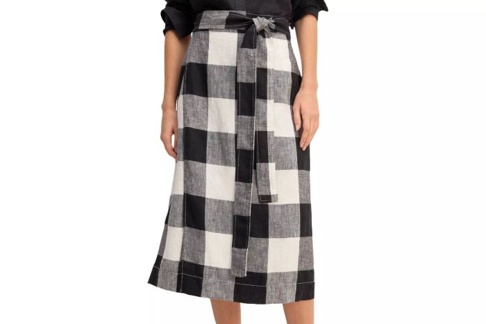 The Everlane Linen Wrap Skirt offers a breezy, sophisticated design that’s perfect for warmer days.