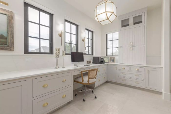 A home office painted with Collingwood creates a calm and focused atmosphere, perfect for productivity and relaxation.