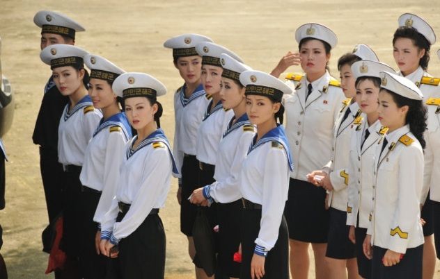 North-Korean-Morale-Boosting-Troupe-8