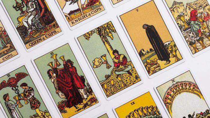Queen of Cups Tarot Card