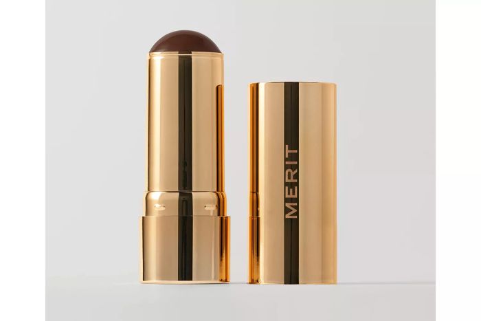 Sheer bronzer balm for a warm, bronzed finish