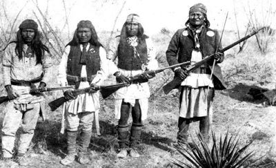 Apache Chief Geronimo (Right) And His Warriors In 1886