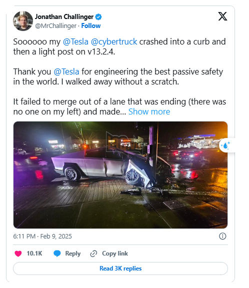 Tesla Cybertruck gặp tai nạn đâm vào cột điện.