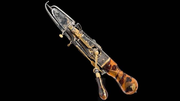 The Heine medical chainsaw, a significant early version, revolutionized surgical procedures by offering a faster, more efficient way to cut through bone.
