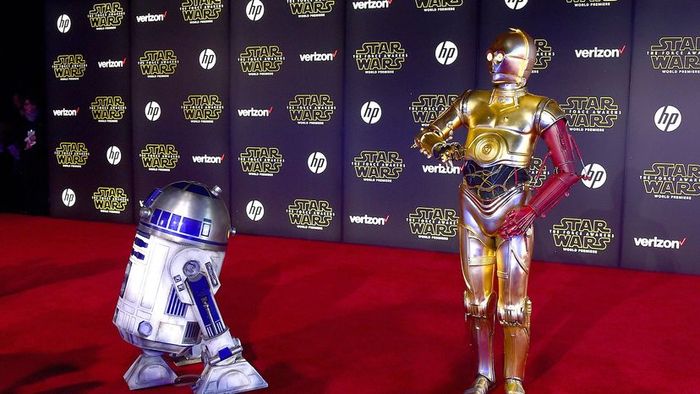 R2-D2 (left) and C-3PO