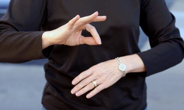 5a-sign-language-116775266