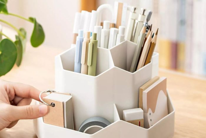 A pen holder designed for desks, featuring 5 slots and a full 360° rotation, perfect for keeping your writing tools organized.