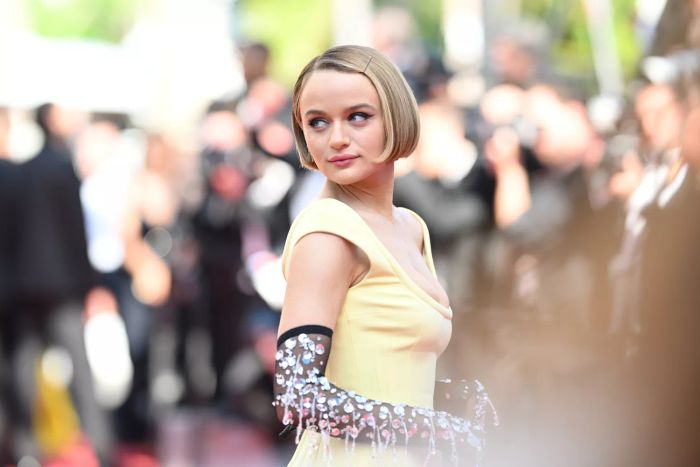 joey-king-prada-bob