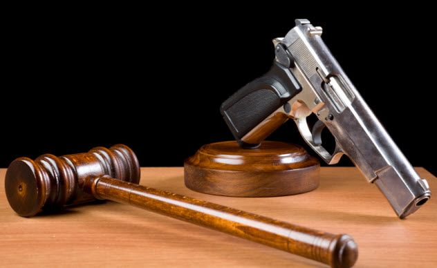 4-gun-in-court_000013951744_Small