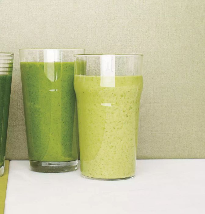 Kale Smoothie with Pineapple and Banana
